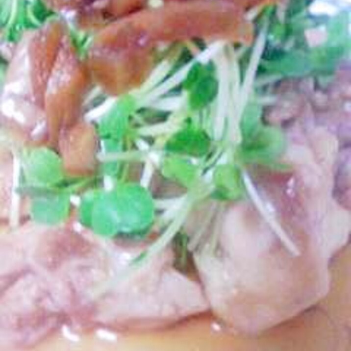 豚肉に貝割れのせて、和風にあっさりと!